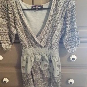 ALMOST FAMOUS BOHO TOP GRAY AND BROWN